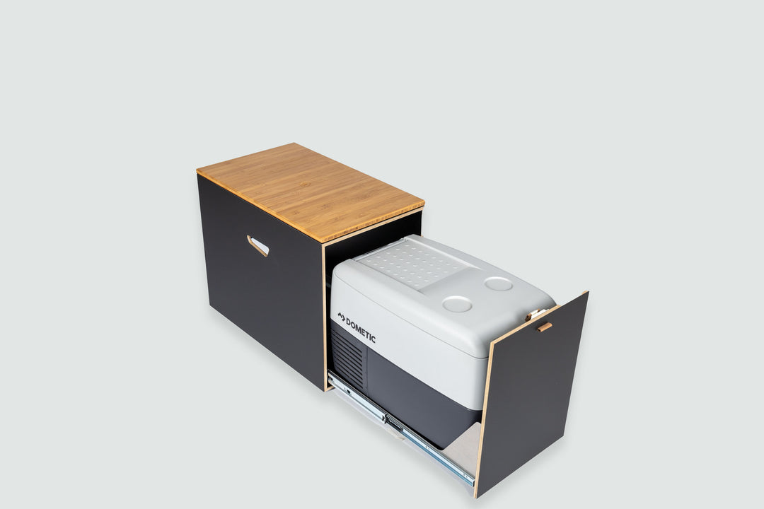 Sambolero Kühlboxmodul hinter dem Fahrersitz