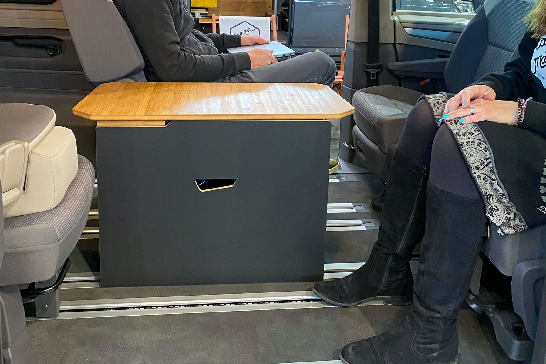 Multifunktionstisch VW Multivan/California Beach/Beach (T7) – Campermaker